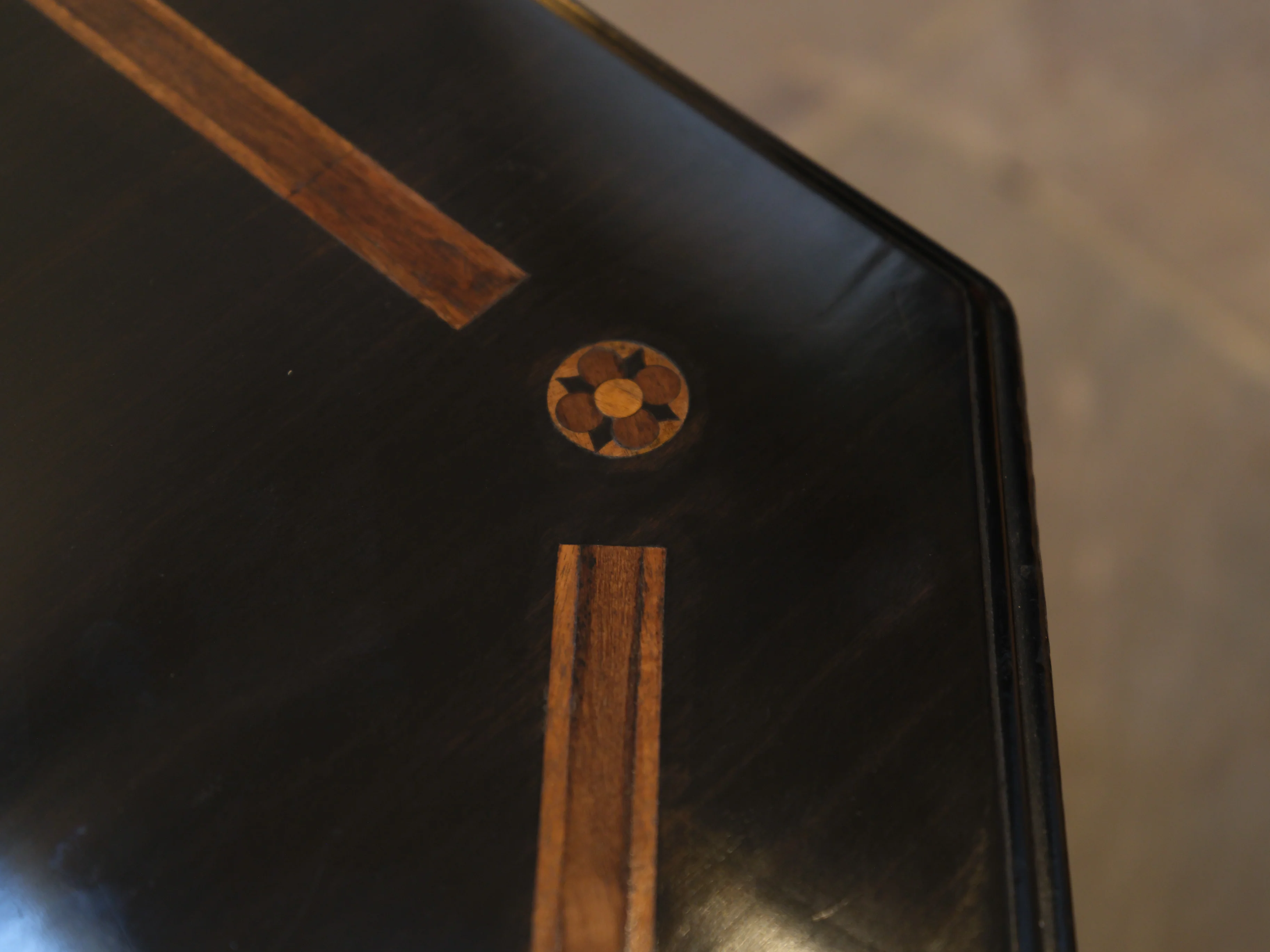 A 19th Century Macassar Ebony Centre Table - Image 8