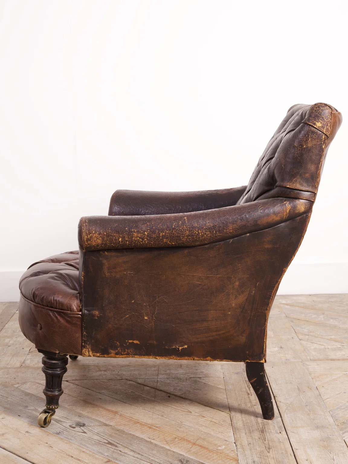 Buttoned Leather Armchair - Image 2
