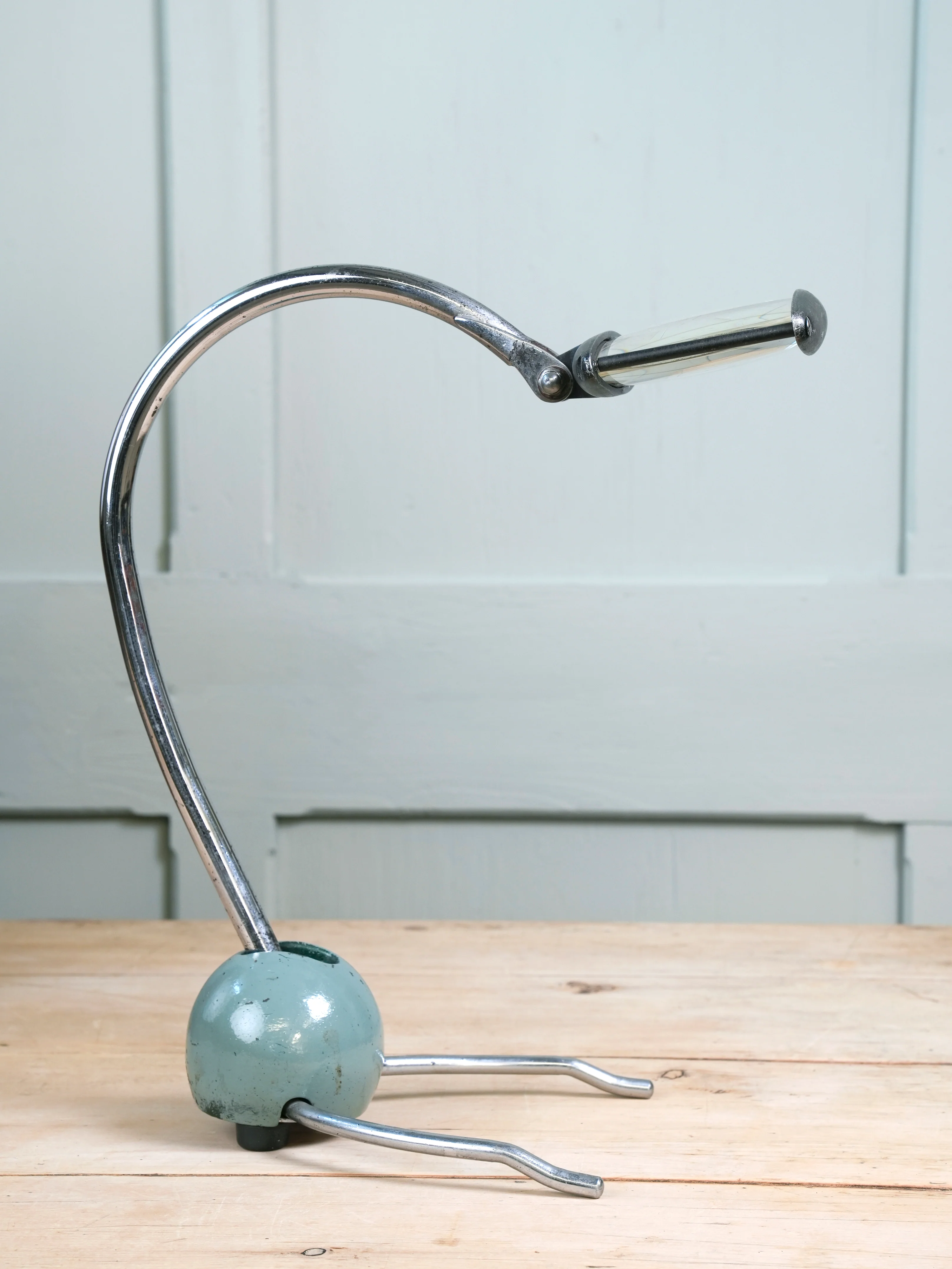 A Desk Magnifying Glass on Stand - Image 3
