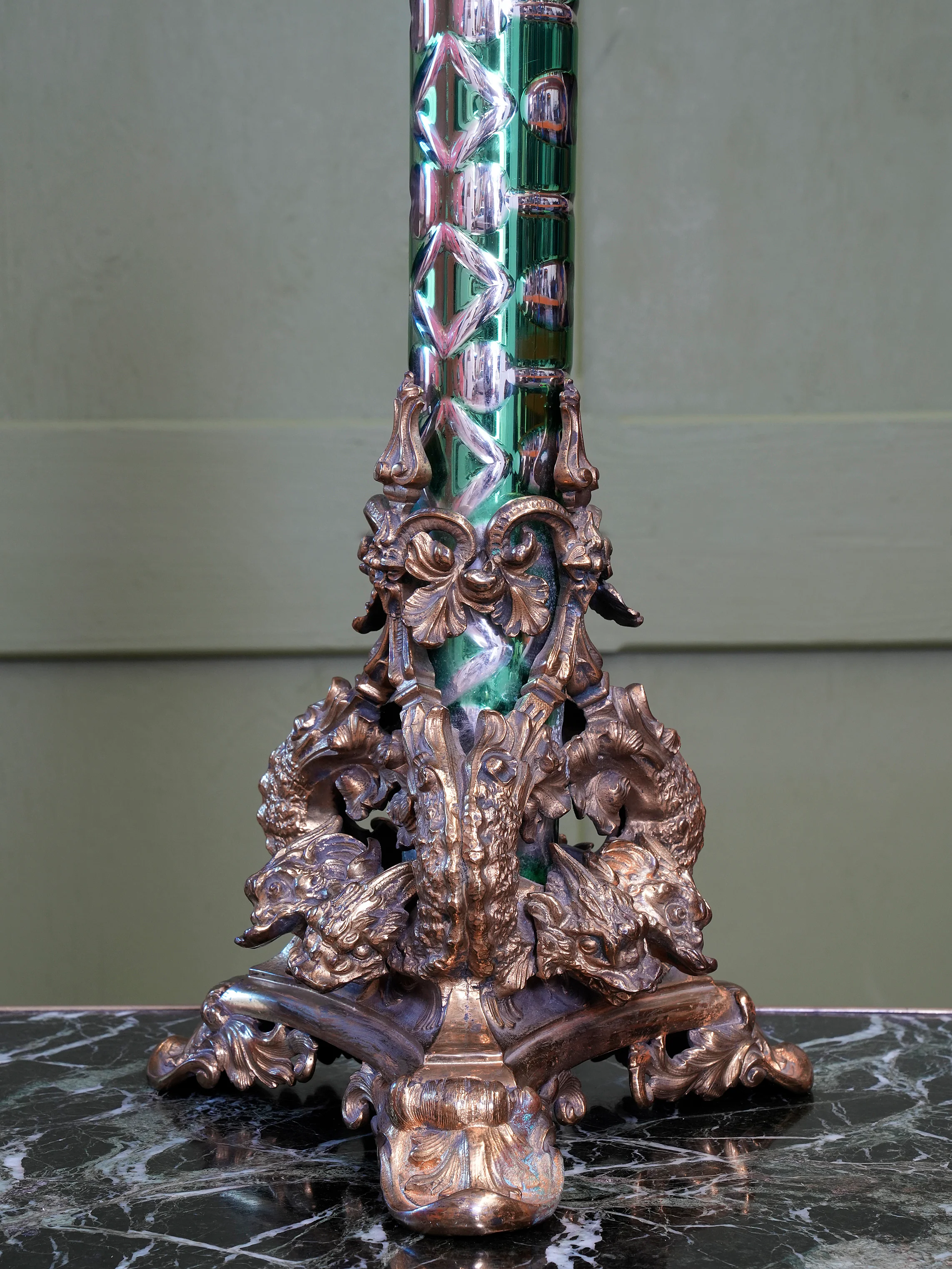 A large Scale 19th Century Cut Glass Table Lamp - Image 10