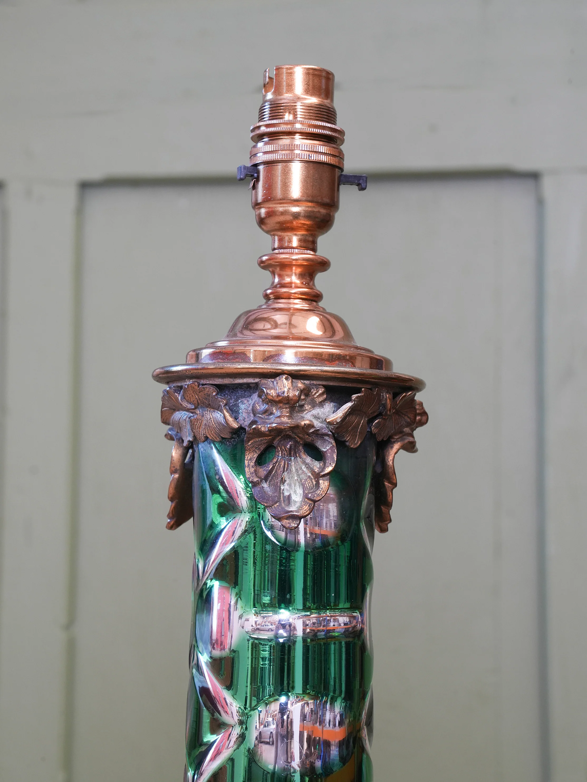 A large Scale 19th Century Cut Glass Table Lamp - Image 4