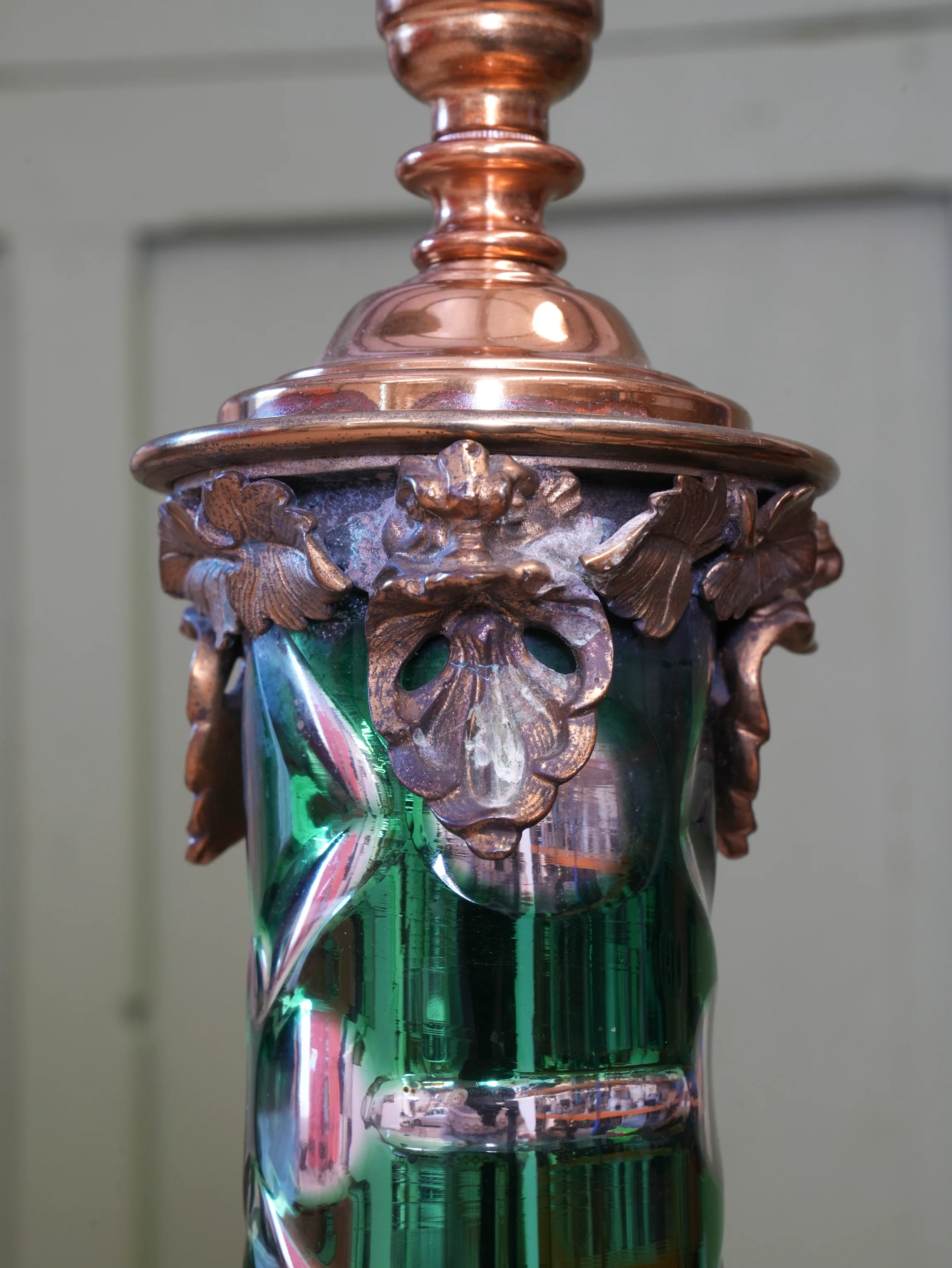 A large Scale 19th Century Cut Glass Table Lamp - Image 5