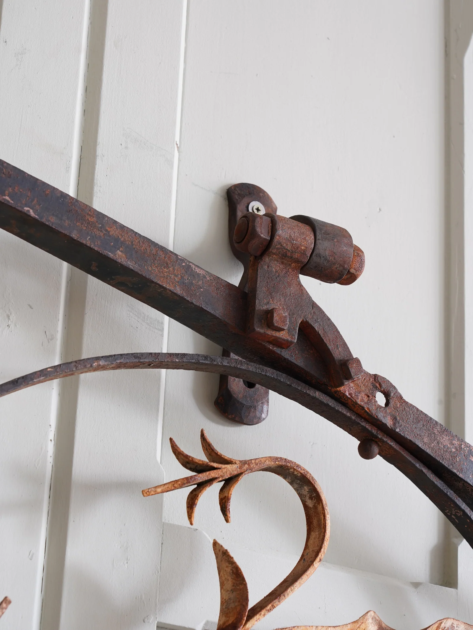 A George III Wrought Iron Overthrow - Image 11