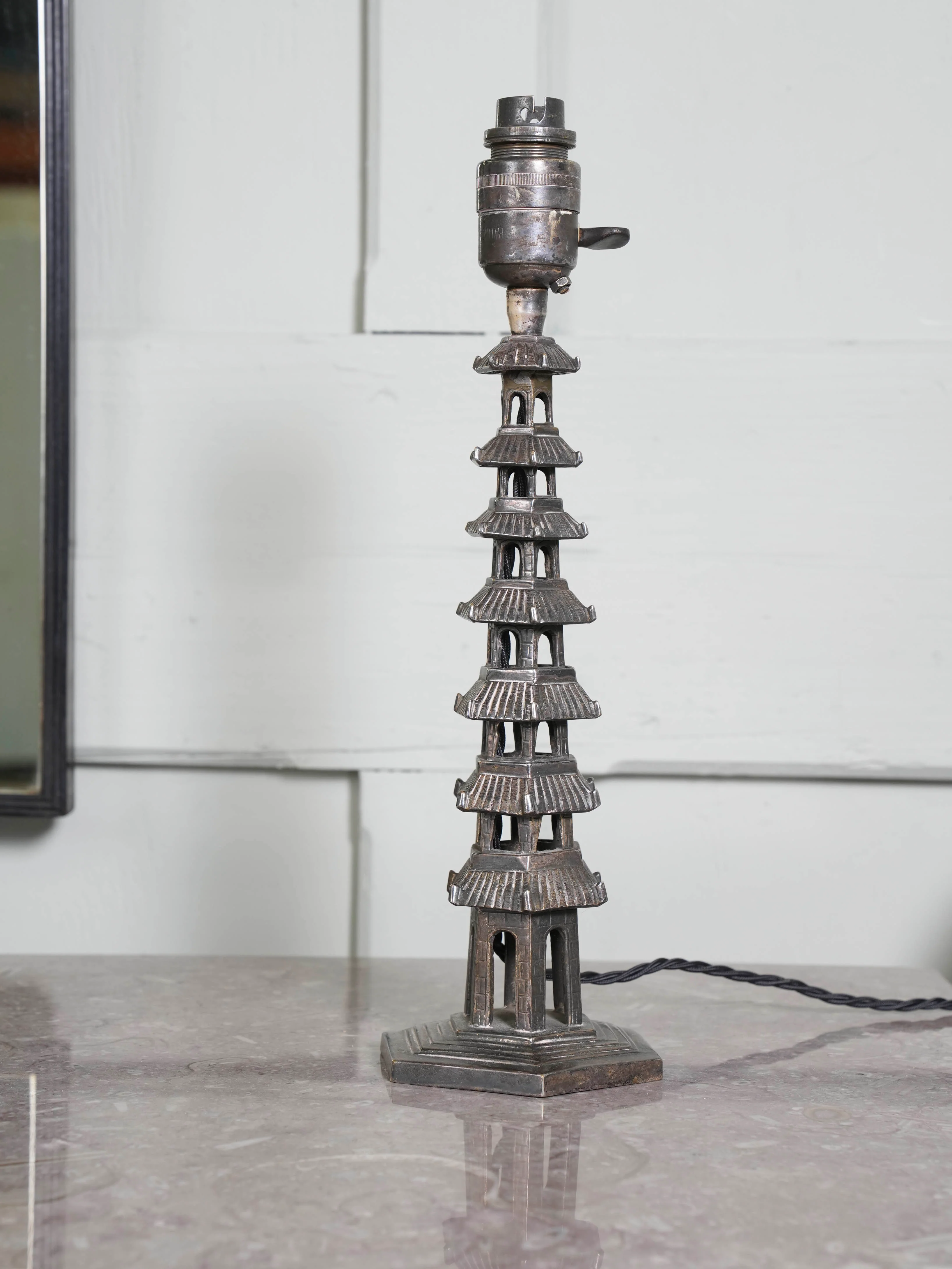 A Pagoda Table Lamp - Image 11