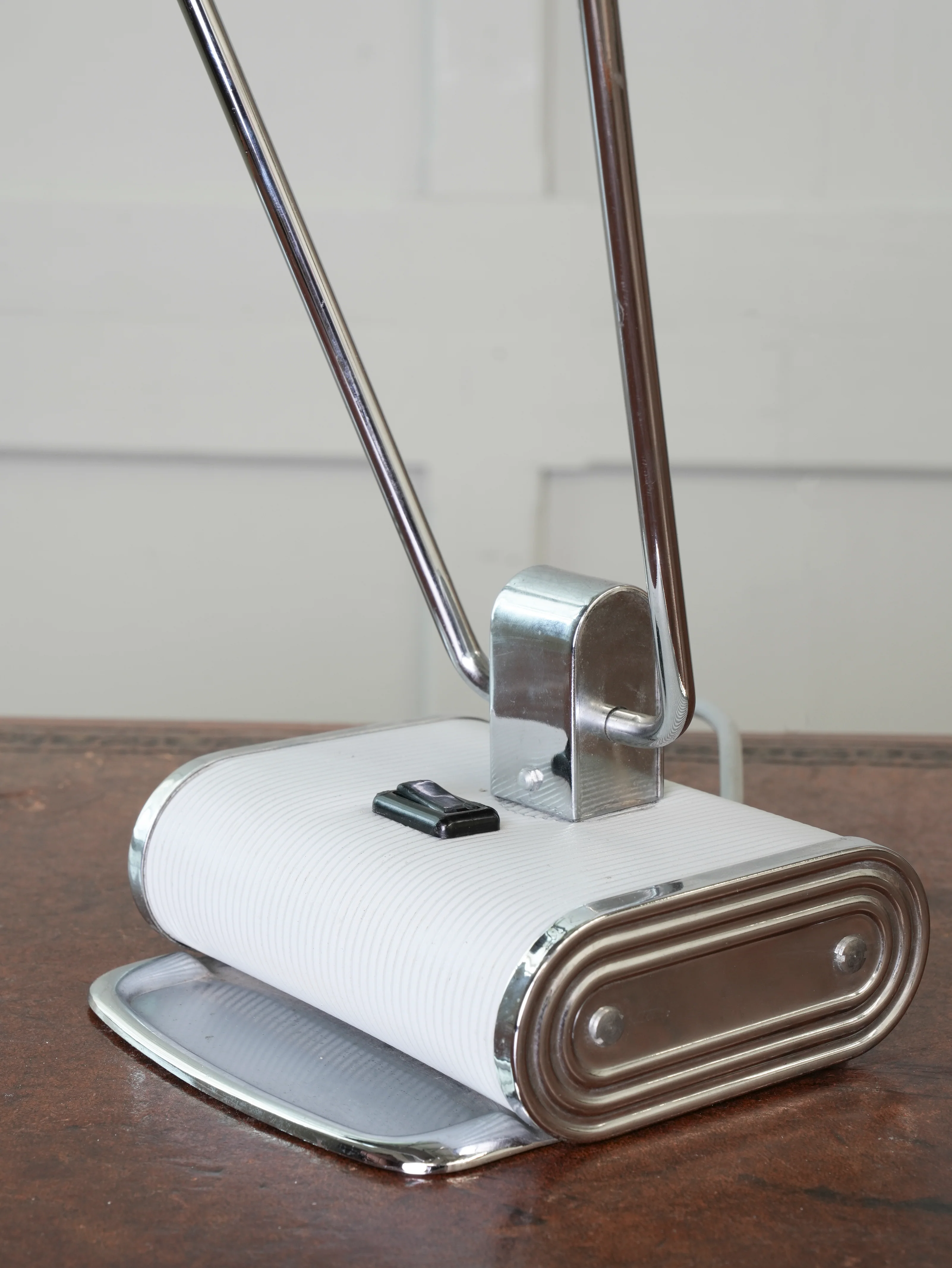 A White No 71 Desk Light by Eileen Grey - Image 7