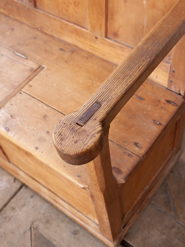 Pembrokeshire Box Settle - Image 9