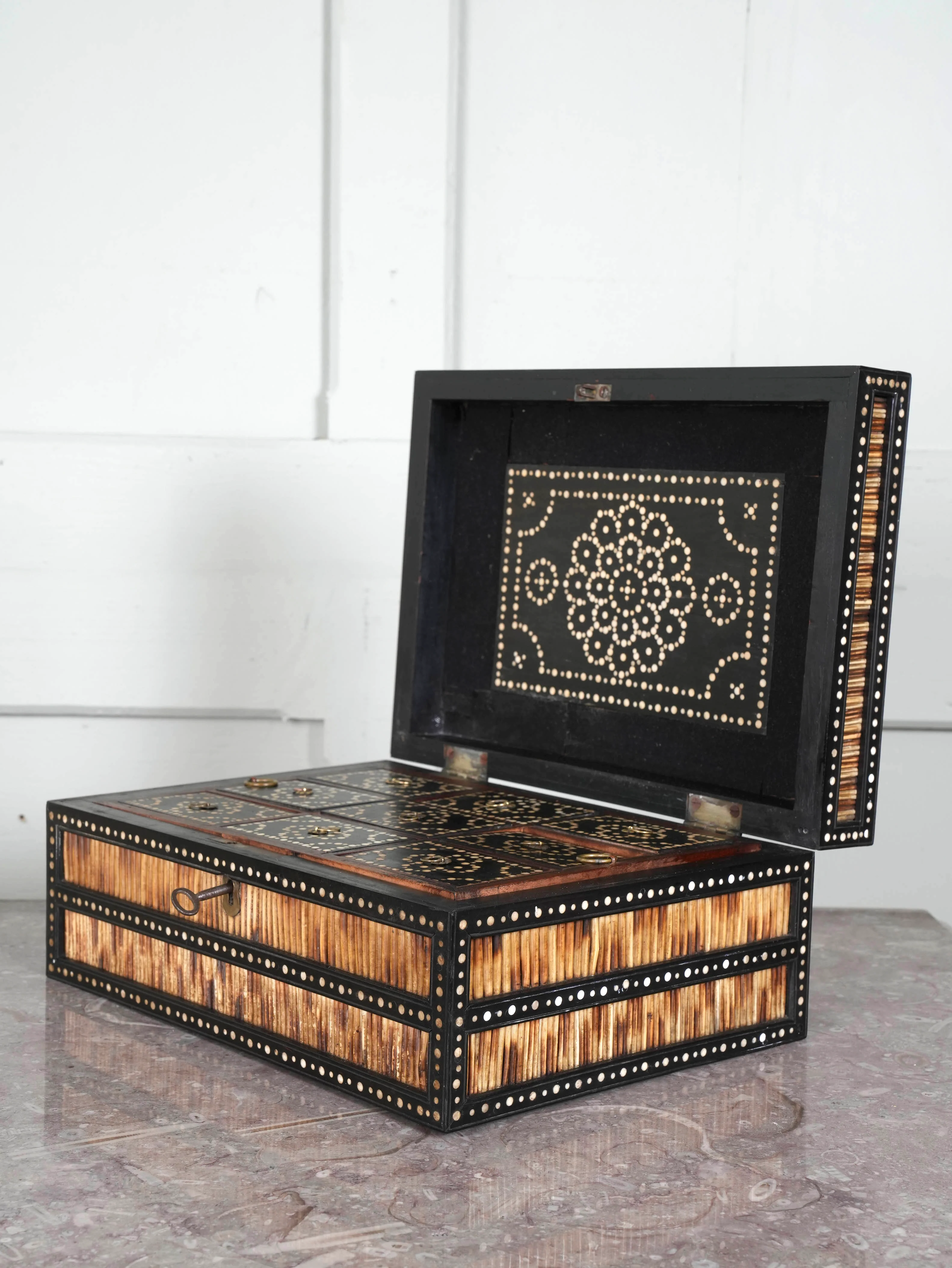An Anglo Indian Porcupine Quill & Ebony Dressing Table Box - Image 5