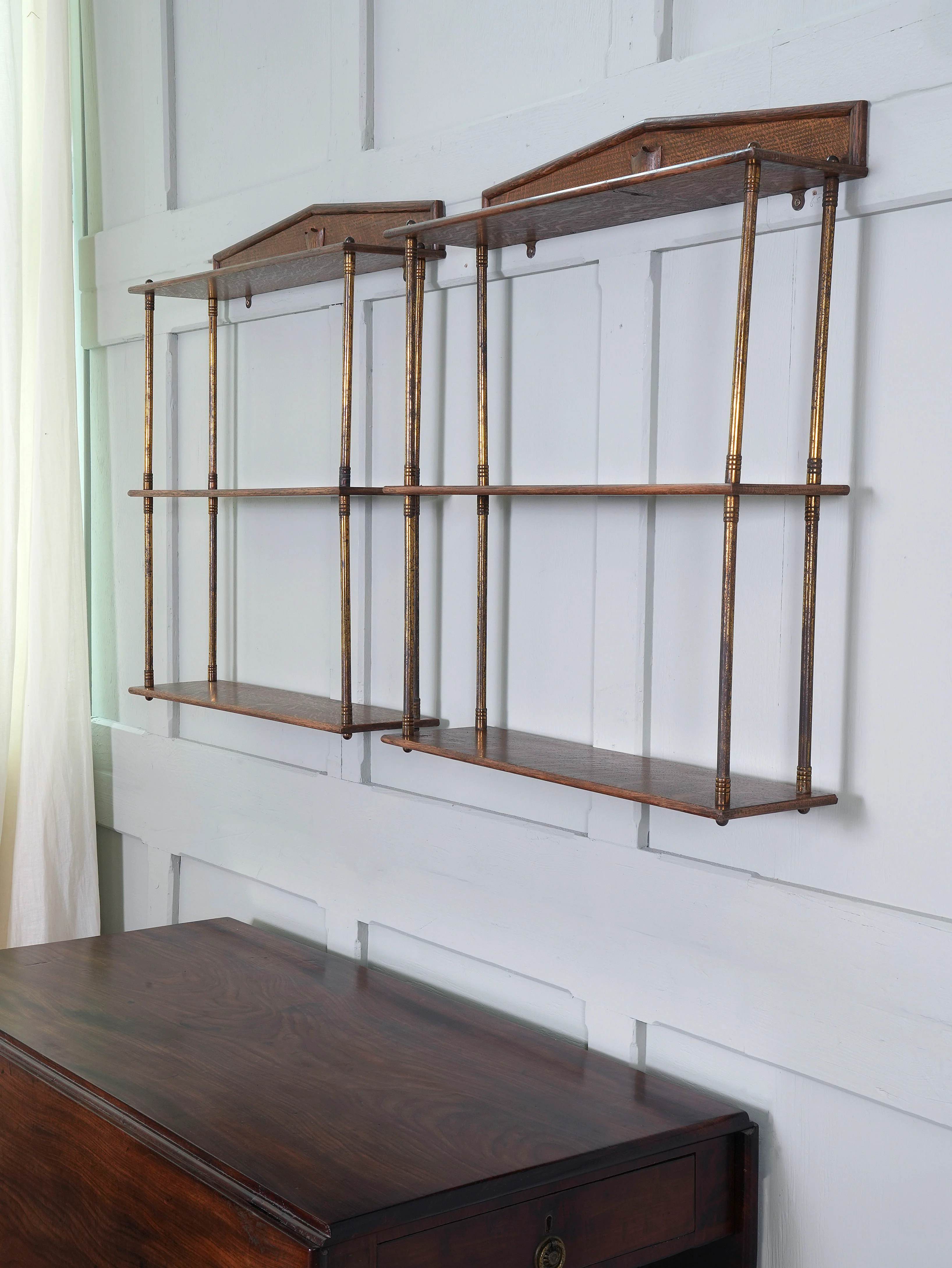 A Pair of Gilt Brass & Oak Hanging Shelves - Image 4