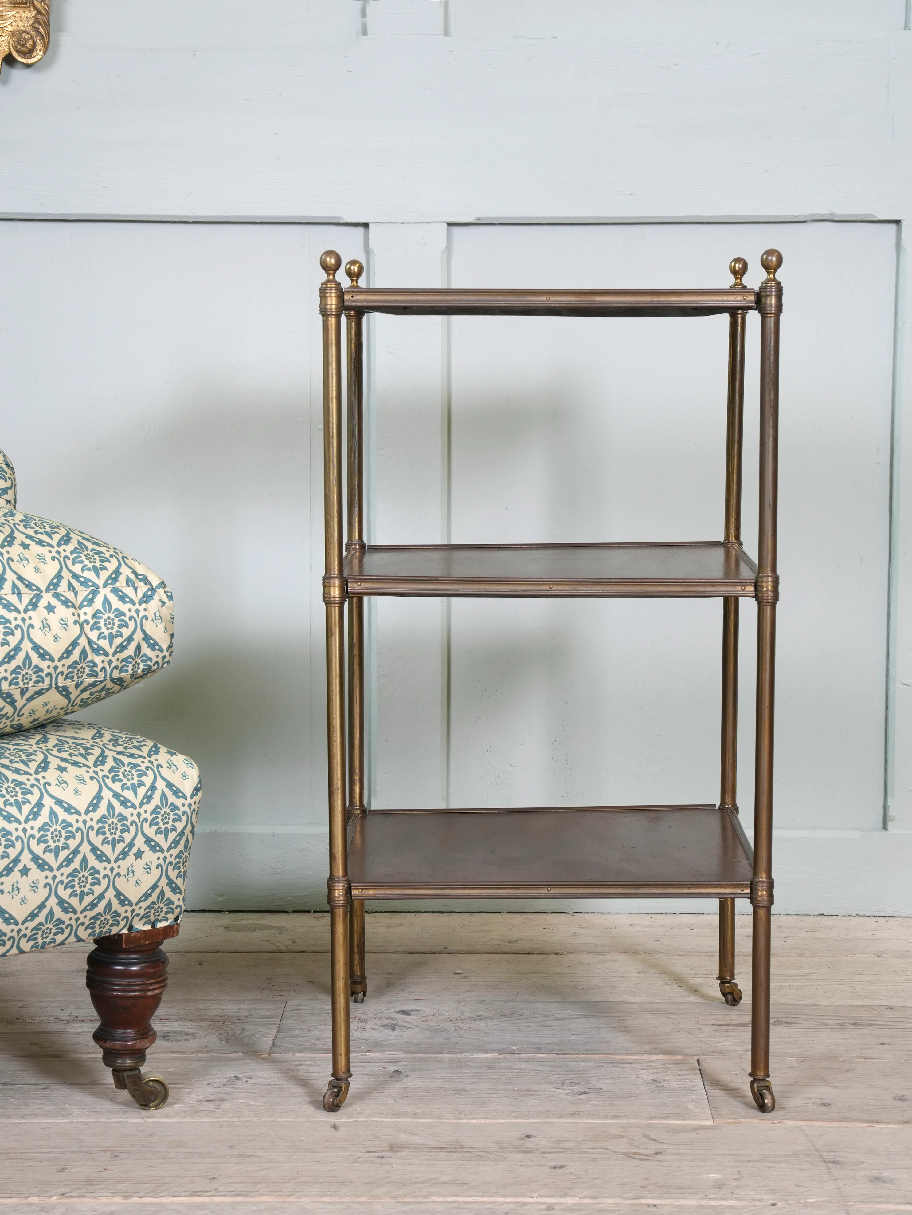 An English Gilt Brass & Mahogany Etagere - Image 2