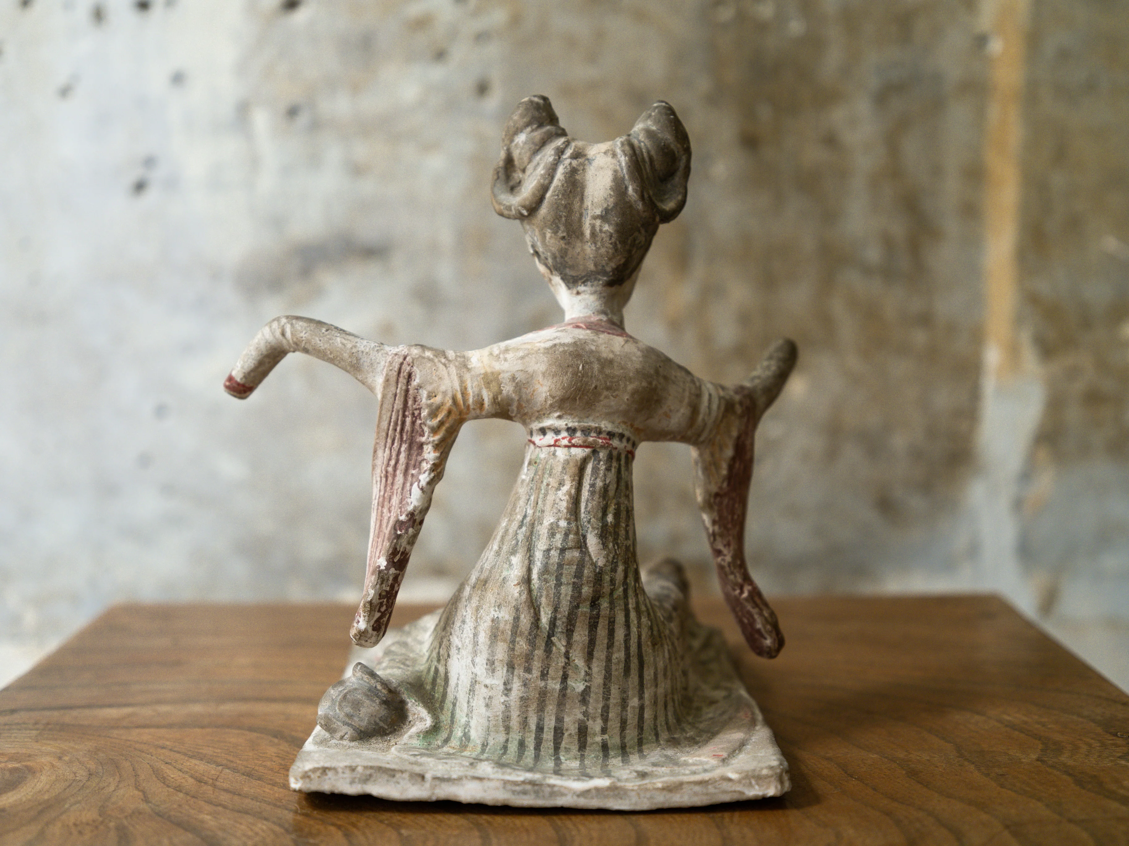 A Tang Dynasty Dancing Tomb Figure - Image 4