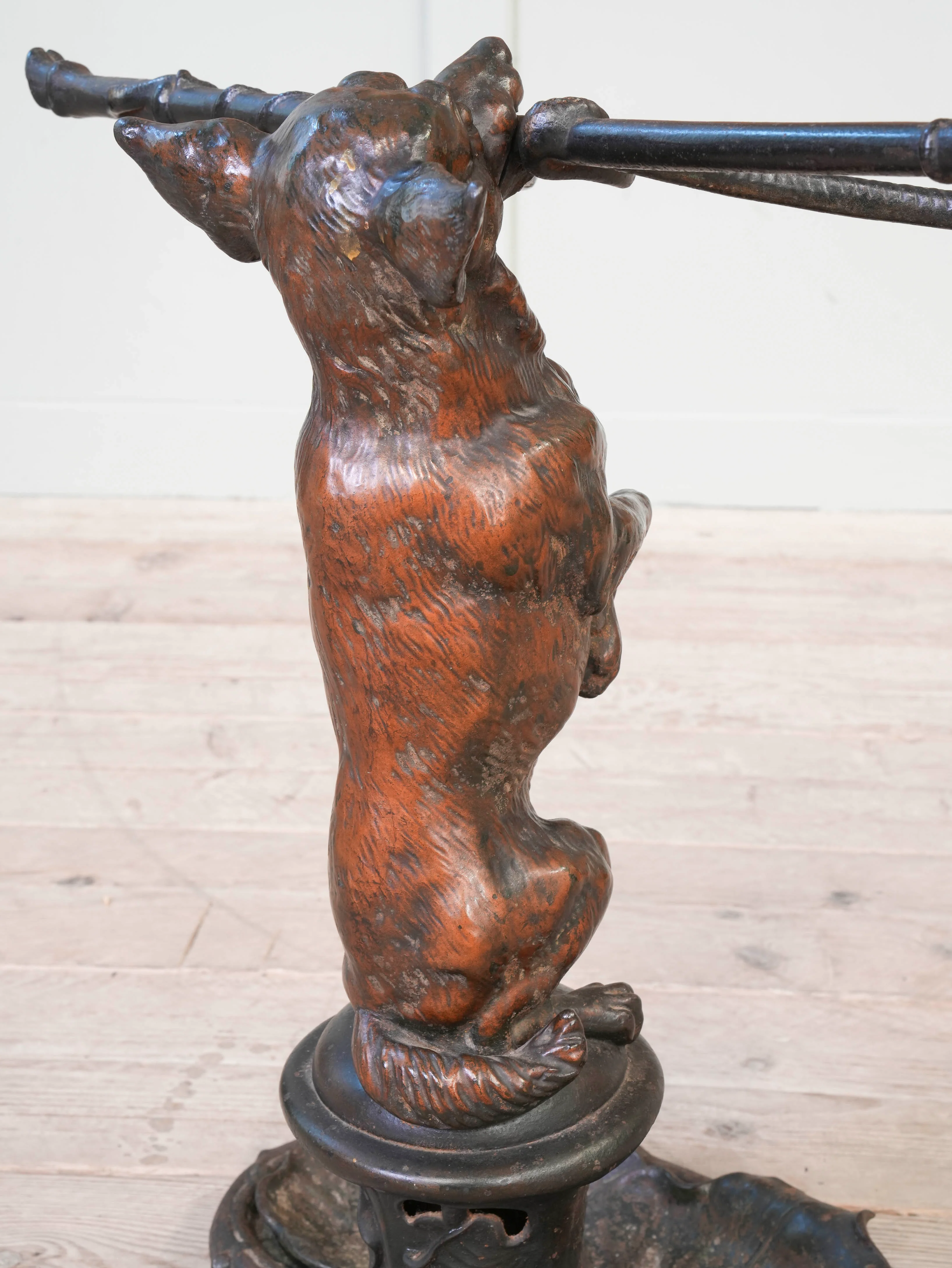 A Chihuahua & Crop Stick Stand - Image 9