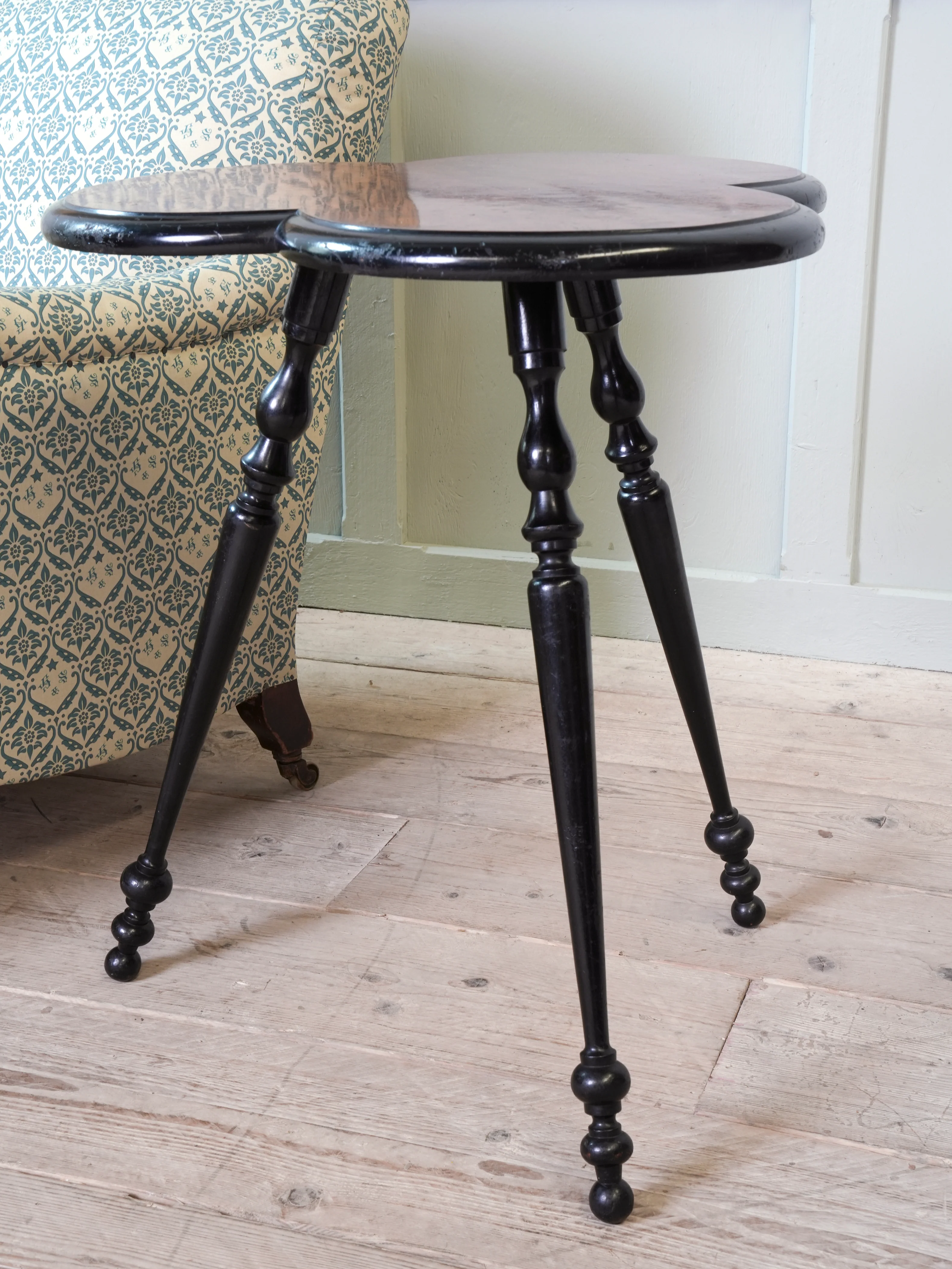 A 19th Century Amboyna Side Table - Image 4