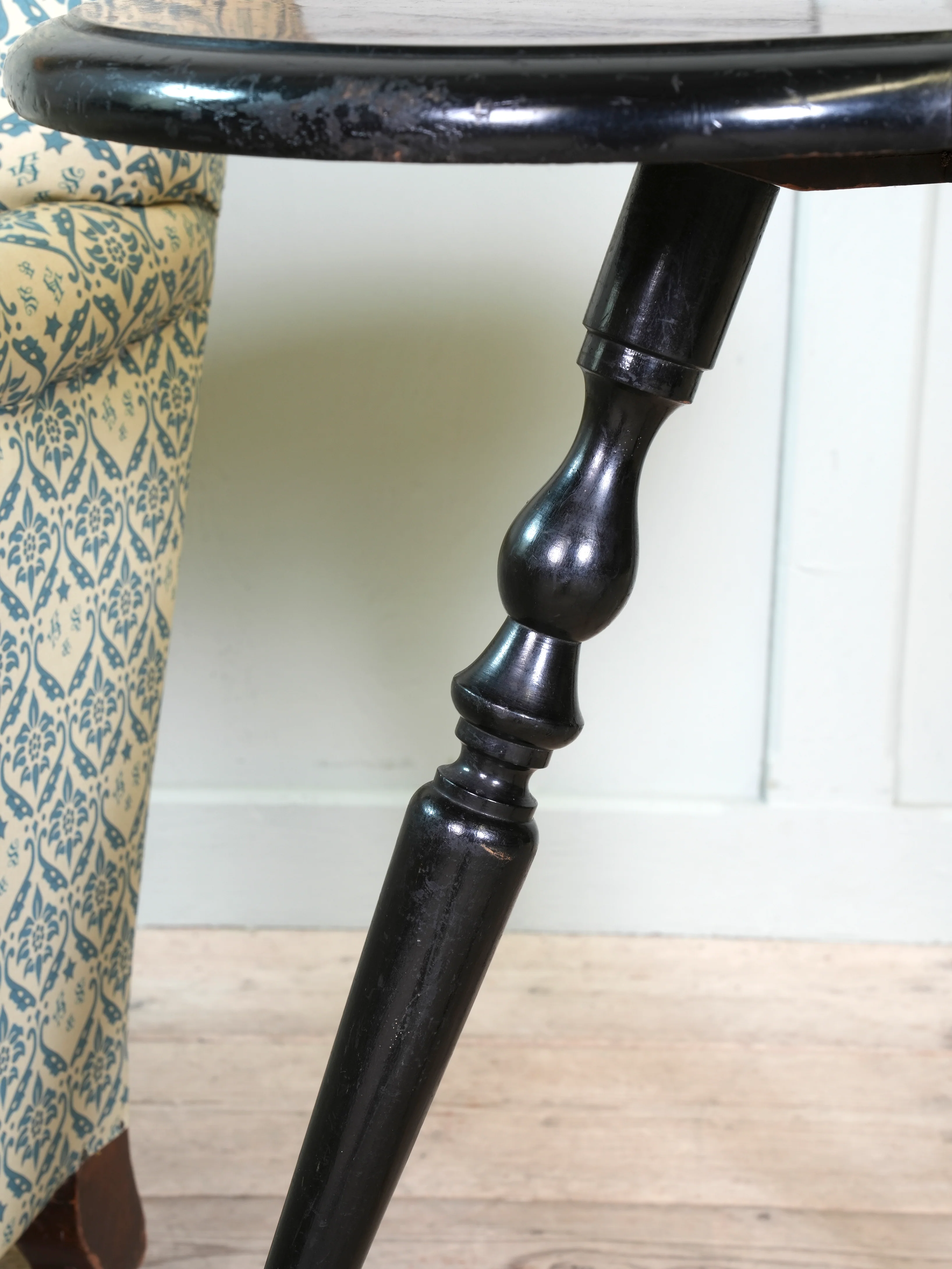 A 19th Century Amboyna Side Table - Image 9