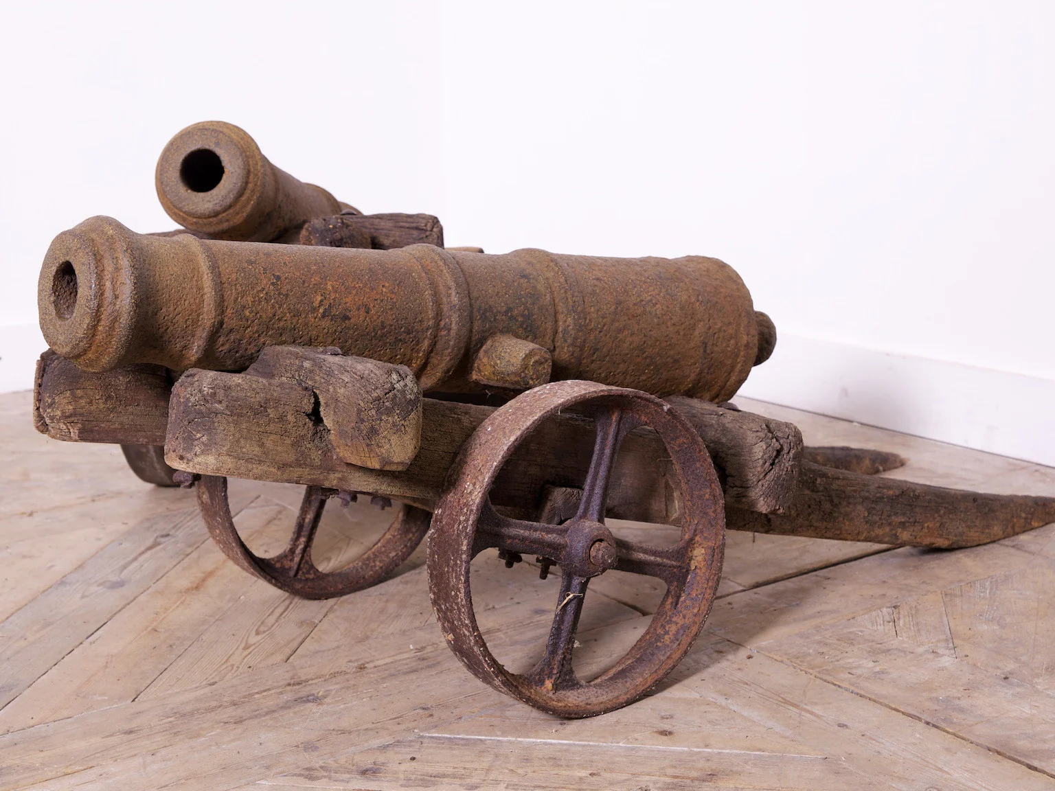 A pair of Lawn Cannons - Image 14