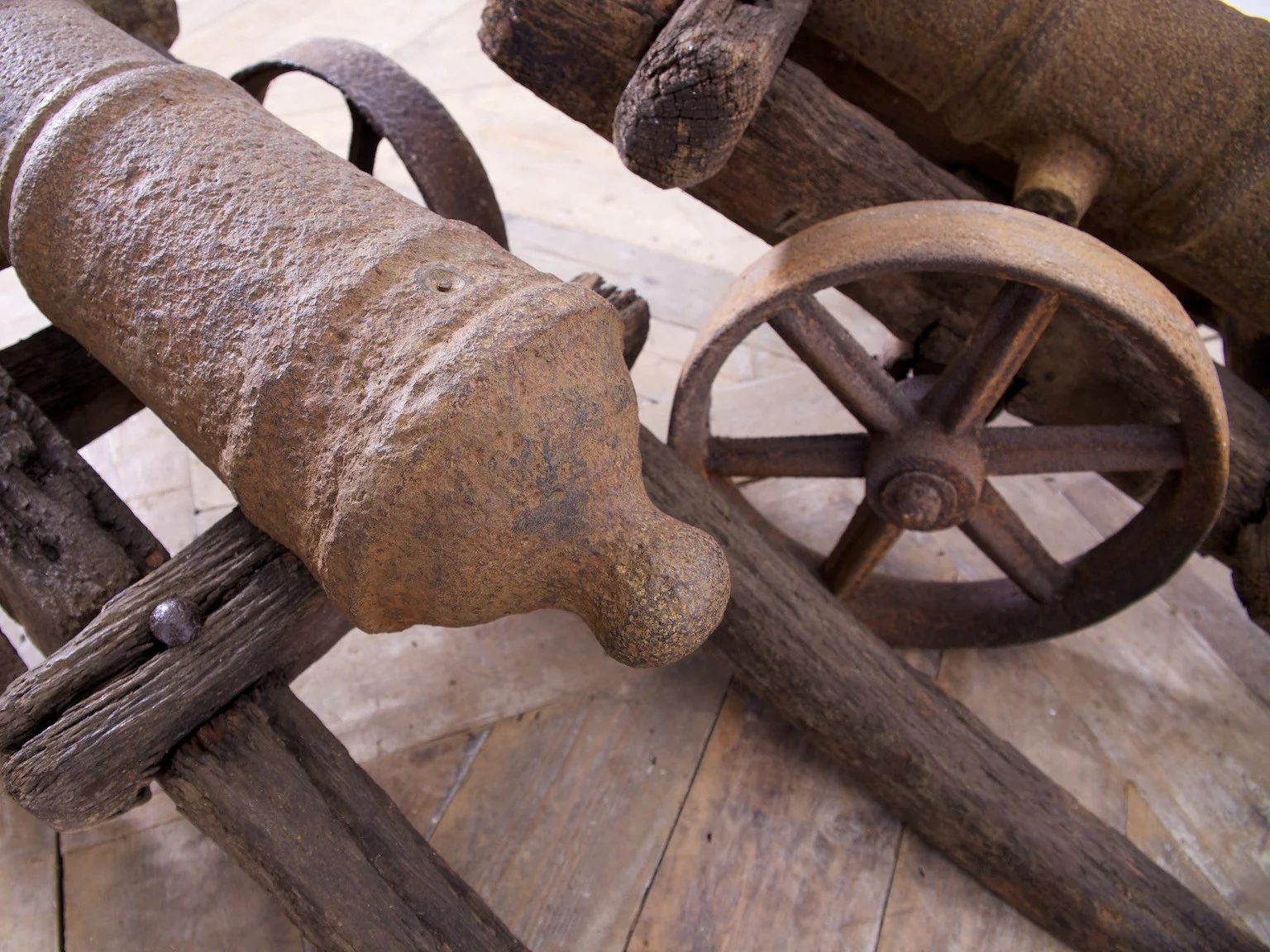 A pair of Lawn Cannons - Image 19
