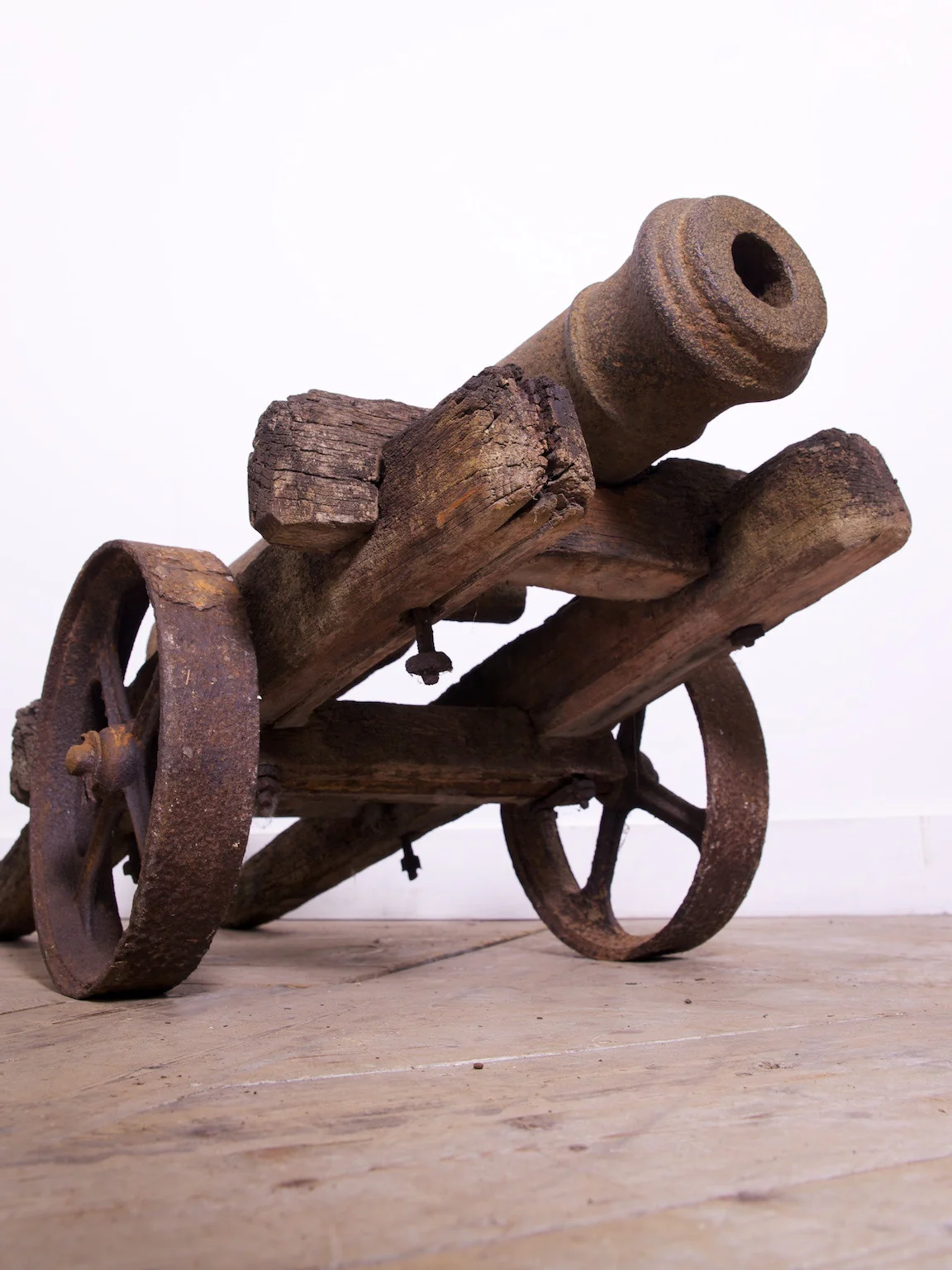 A pair of Lawn Cannons - Image 2