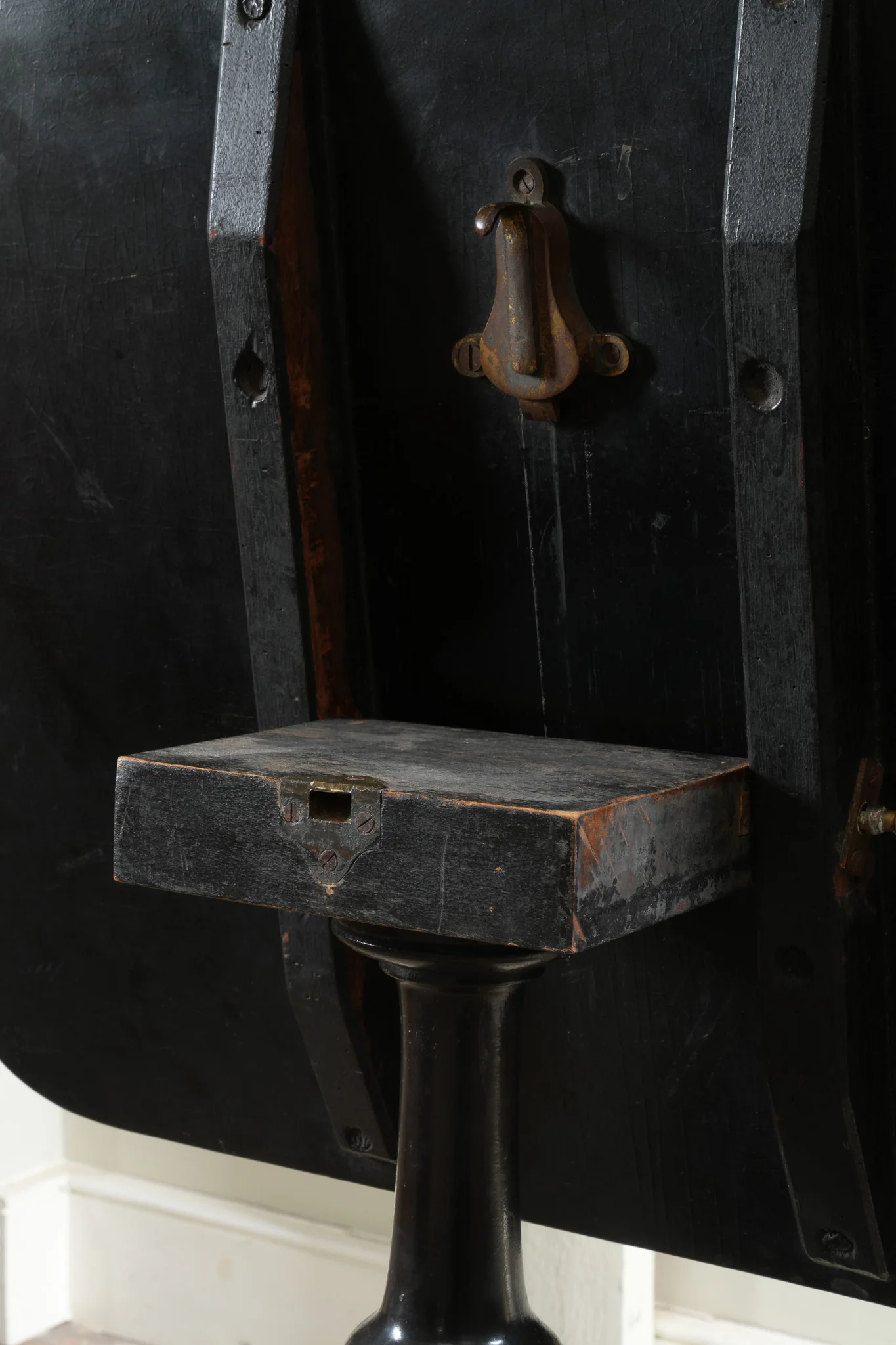 A George III Tilt Top Chinoiserie Table - Image 7