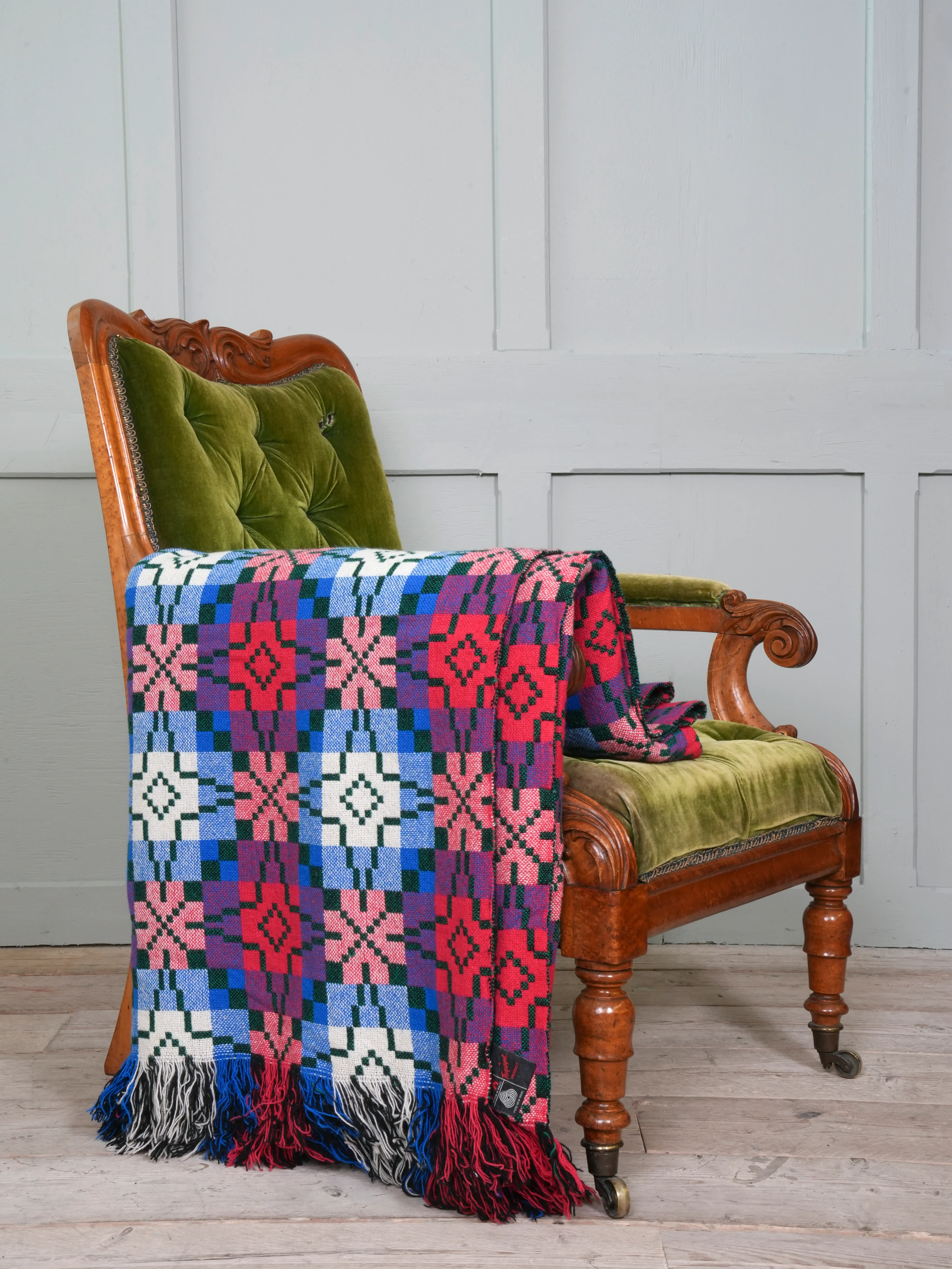 A Tregwynt Mill Welsh Tapestry Blanket - Image 3