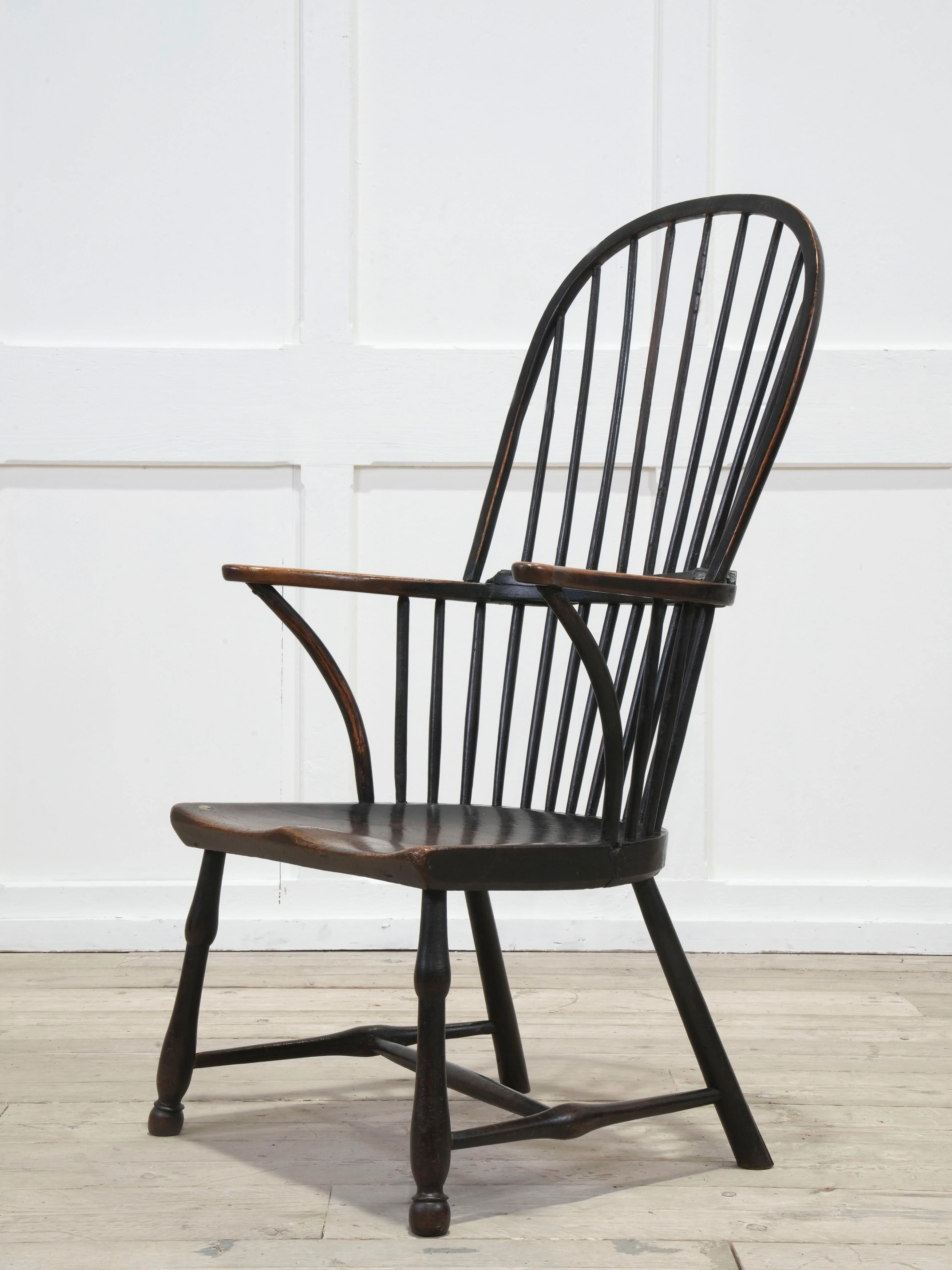 A Late 18th Century Painted Bow Backed Windsor Armchair - Image 2