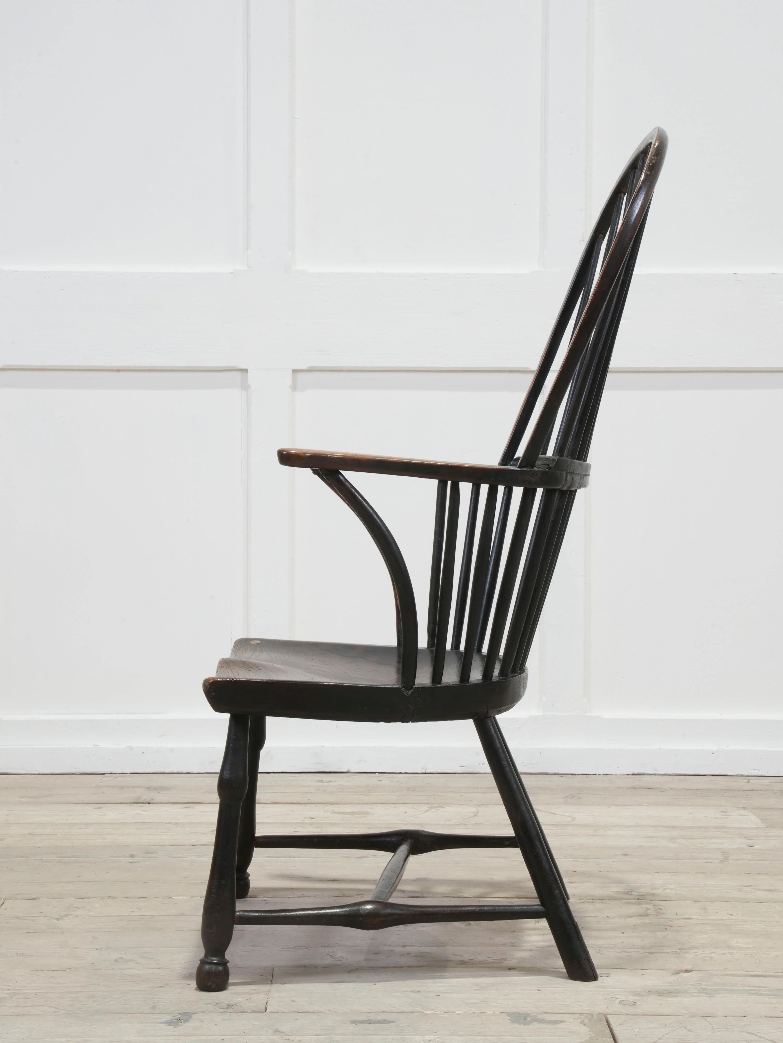 A Late 18th Century Painted Bow Backed Windsor Armchair - Image 4