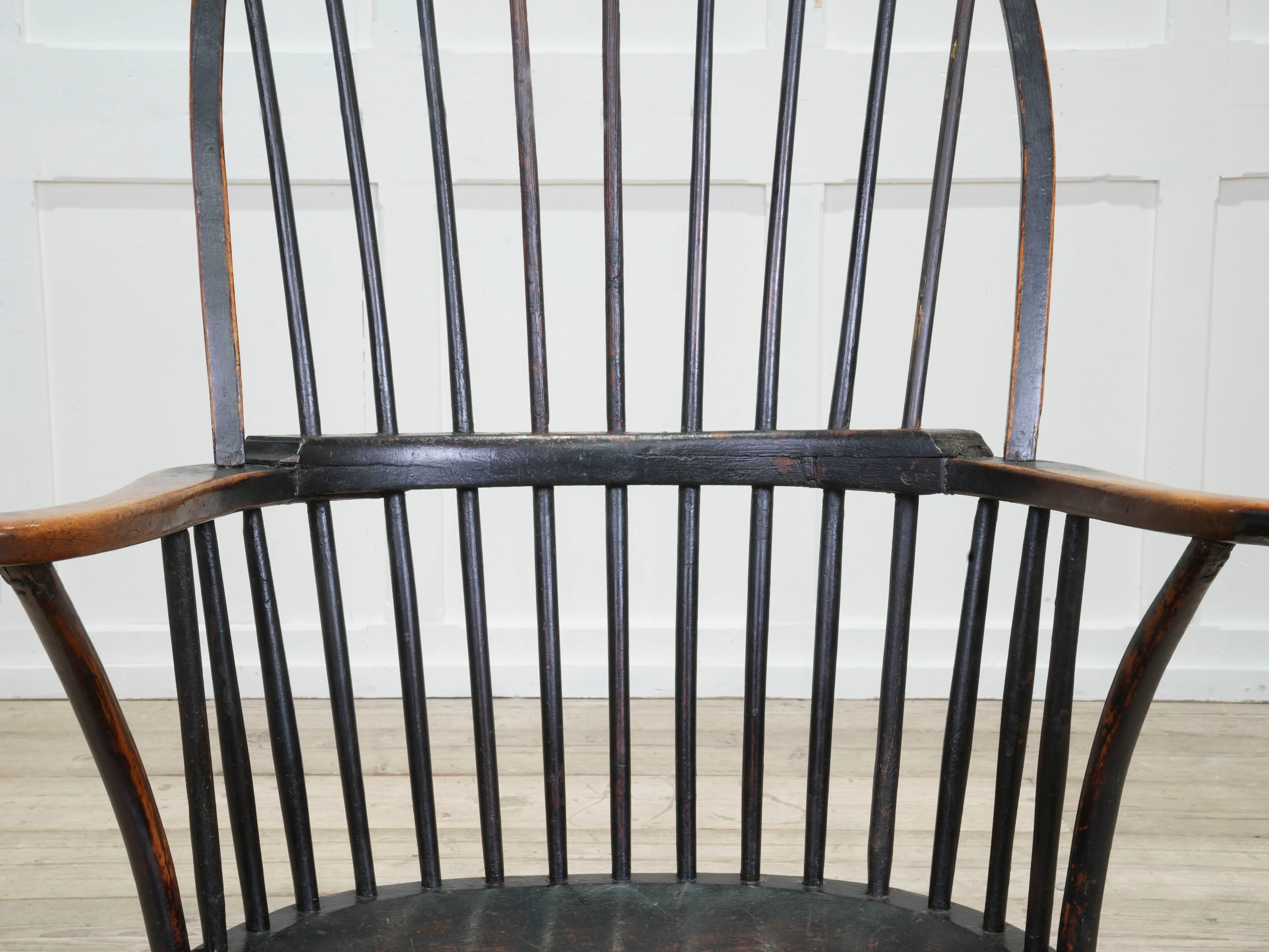 A Late 18th Century Painted Bow Backed Windsor Armchair - Image 7