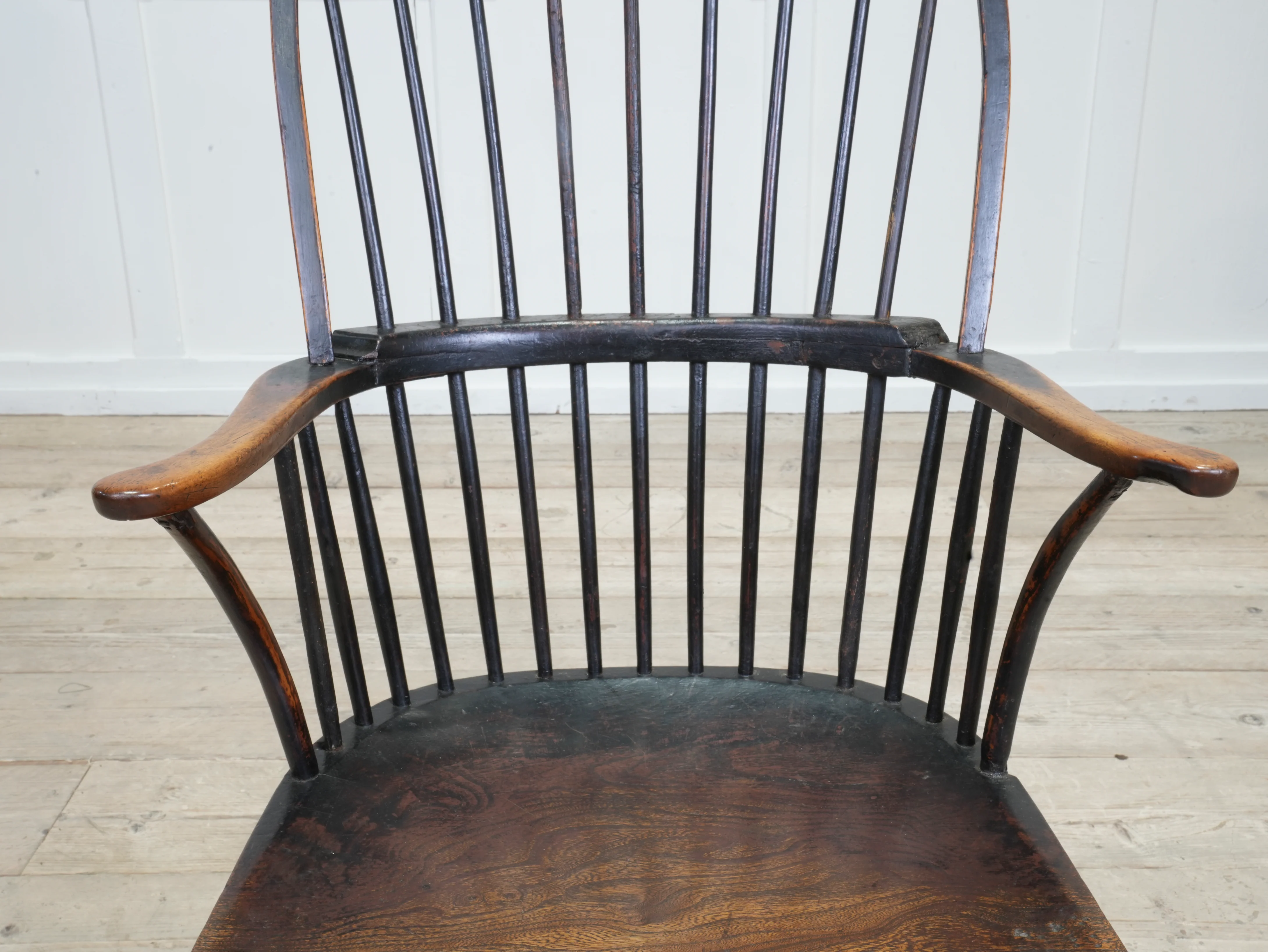 A Late 18th Century Painted Bow Backed Windsor Armchair - Image 9
