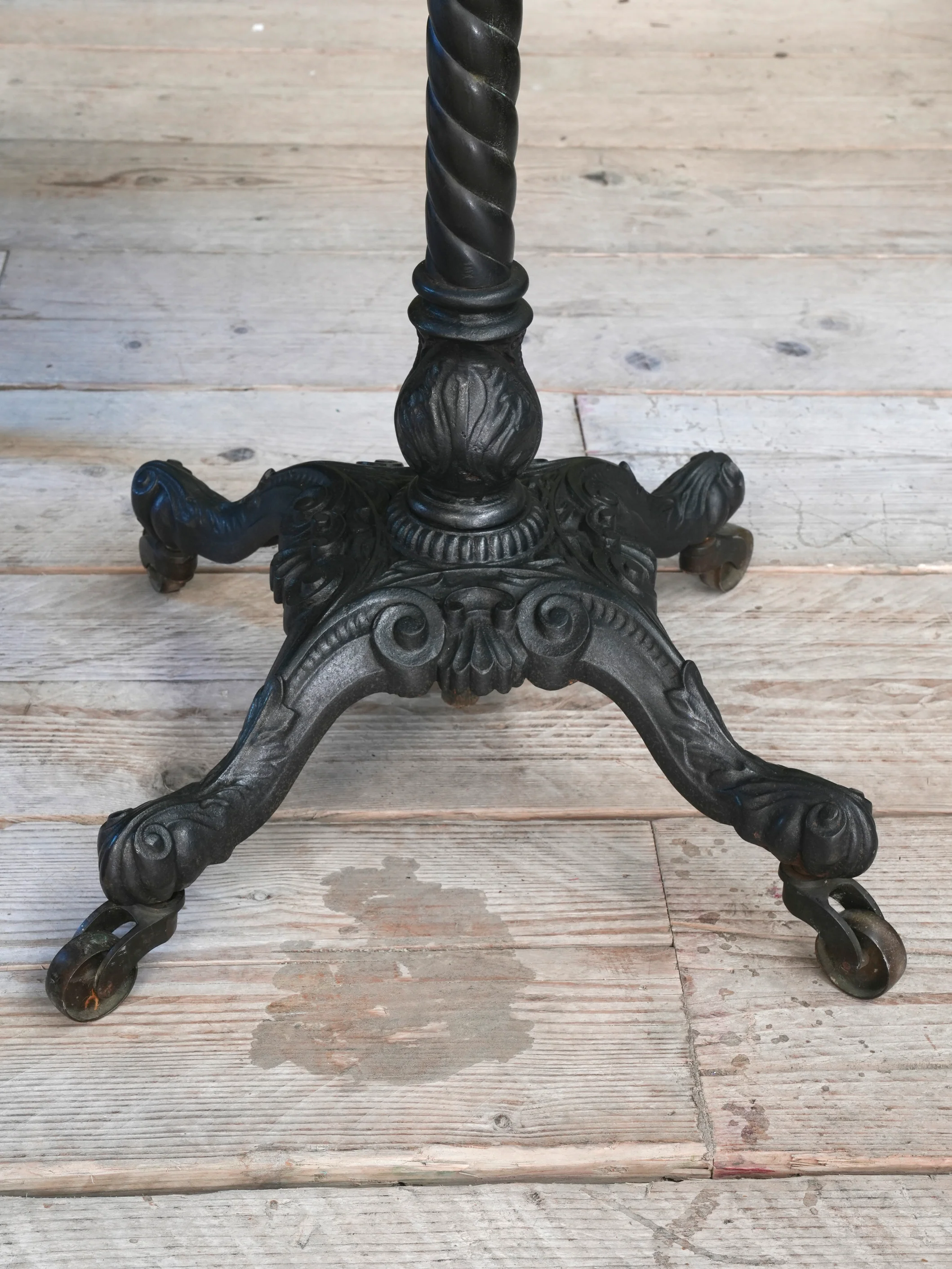 A 19th Century Telescopic Table - Image 11